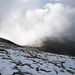 Dalla vetta veduta sull’Alpe Morisciöi e sulle nuvole che stanno salendo