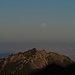 7.38 Uhr: ganz leicht sieht man den Mond noch über dem Nebelmeer.