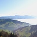 Panorama vom Farner aus; der Schwarzenberg "versteckt" sich hinter den Bäumen zur Linken;
zwischen Säntis und Speer sind der Wildhauser Schafberg und die Churfirsten zu erkennen