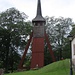 der hölzerne Glockenturm der Forsby Kirka