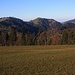 Foto vom 4.HIKR-Treffen in Cholihütte am 12./13.11.2011.<br /><br />Aussicht beim Farner (1155m) auf die schönen Zürcher Oberlandhügel (v.l.n.r.) Brandegg Südgipfel (1239m; Hautgipfel P.1243m ist vesteckt), Hüttchopf (1232m) und Warten (1203m).