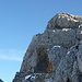 NO-Grat west. Karwendelspitze in Profil, rechts davon die nicht übersehbaren Male eines Bergsturzes