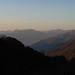veduta al tramonto su: da sinistra,la Grona,il Pizzo di Gino,il Bregagno e a destra il monte Muggio