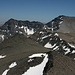 Gipfel Pico del Veleta - Blick in östliche Richtung u. a. zu Mulhacén und Alcazaba (Zoom).