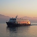 das Passagierschiff von Evian in den letzten Sonnenstrahlen