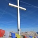 Tibetische Gebetsfahnen am Gipfelkreuz der Hohen Munde mahnen zur Nachdenklichkeit.