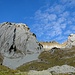 Der Aufstieg zum Schafwisspitz, der sich links hinter der mächtigen Felswand versteckt.