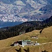 Blick vom Gipfel des Hirschberges zum Hirschberghaus und Tegernsee