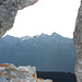 Blick durch das 'Felsfenster' zu Krönten, Zwächten, Gross Spannort und Schlossberg