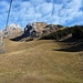 Vom Brunni-Sessellift Sicht auf den Rigidalstock im Hintergrund sowie in der Bildmitte das Brunnistöckli mit dem Zittergrat (im Schatten)