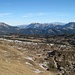über die Weite der Karren schweift der Blick bis zum Hohgant (Steinigi Matte und knapp Furggegütsch) und über einen Grossteil des Brienzer Grates (vom Augstmatthorn übers Tannhorn bis zum Brienzer Rothorn)