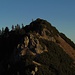 Blick zur Ahornspitze und deren Gipfelkreuz