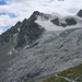 Im Aufstieg über die Seitenmoräne zur Rothornhütte beeindruckt das gegenüber liegende Unter Gabelhorn (3391,7m).