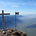 Federispitz: Am Gipfel, die Linthebene 1400m darunter