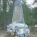 Das Hermann-von-Barth-Denkmal im Kleinen Ahornboden. Leider ist sein Geburtsdatum falsch angegeben. Es lautet korrekt 05. Juni 1845.