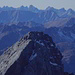 Was für kühne Zacken, Grünstein, dahinter die herrlichen Gipfel der Allgäuer Hornbachkette mit der Urbeleskarspitze.