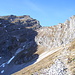 Knittelkarkopf mit der NO- Flanke, rechts der Reuttener Höhenweg