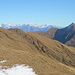 Dalla vetta: vista su Pizzo di Gino e, in lontananza, gruppo del Bernina