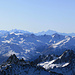 Auch die Walliser Grössen sind zum Greifen nah, und selbst der 170km entfernte Mont Blanc lugt ins Bünderland herüber