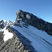 Klettersteig. Von hier gesehen; links rauf - rechts runter. Mit Verkehrsanweisung.
