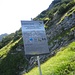 Hinweisschild zum Klettersteig an der Abzweigung vom Hauptweg