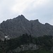 Westwände der Lachenspitze mit Gipfelkreuz