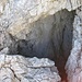 Höhle am Wegrand