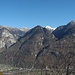 Valle d'Osogna, Valle di Cresciano, in der Mitte Cima Cioltro  und hinten der verschneite Pizzo di Campedell.