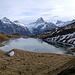DAS Kalenderbild: Bachalpsee mit der Grindelwaldner Gipfelparade - für einmal mit gefrorenem See und im Gegenlicht
