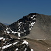 Gipfel Pico del Veleta (14.07.2010) - Erste Blicke zum Mulhacén zwei Tage vor der Besteigung (Zoom). Gut zu erkennen ist hier die relativ steile, felsige Nordflanke.