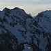 Aussicht vom Chlein Ducan / Ducan Pitschen (3004m) im Zoom über die westiche Ducankette mit dem Ducangrat P.3024m und dem Gletscher Ducan / Ducan Dador (3020m).<br /><br />Im Hintergrund erhebt sich wuchtig der Piz Ela (3339m).