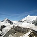 links hinten Monte Rosa, rechts davon Brunegghorn 3833m, Weisshorn 4506m und Bishorn 4153m