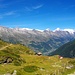 Die Obere Meiggu-Alp. Links sieht man den Fahrweg zur Faldumalp
