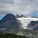 Vorne links das Rappehorn 3156m und dahinter das Ober Rappehorn 3176m. Gut zu sehen der Rappegletscher der doch noch Spalten hat.
