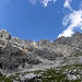Ruckblick auf die Abstiegweg, zwischen Hochseiler,2793m-links und Lamkopf,2846m-rechts.