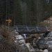Kleine Brücke über einen namenlosen Bach beim Wasserreservoir oberhalb Jaun. 