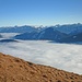 Nebel im Tal, Sonne am Berg - so gehört sich's! Blick über die Jachenau ins östliche Karwendel und ins Rofangebirge (ganz links; markant: Guffert).