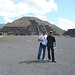 Vor der Mondpyramide in Teotihuacán 