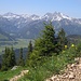 Tannheimer Tal und dahinter der Allgäu im Frühsommer - rechte Bildseite wieder Geiß- und Rauhhorn, der höhere Berg in der linken Bildseite ist der Hochvogel