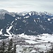 06.12.09: Gipfelblick über Oberammergau zu Hochplattegruppe und zum Klammspitzkamm (rechts markant: Große und Kleine Klammspitze).