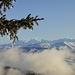Wolkenbildung aus den Tälern heraus;
dahinter vor grossen Berner Gipfeln die Schratteflue