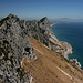 Gibraltar - Ausblick vom Grat westlich oberhalb von Sandy Bay entlang der Ostabbrüche des Felsens in nördliche Richtung.