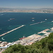 Gibraltar - Ausblick von O'Hara's Battery über Gibraltar Harbour (Hafen von Gibraltar, vorn) und einen Teil der Bucht von Algeciras (auch Bucht von Gibraltar genannt).