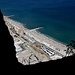 Gibraltar - Blick aus den Great Siege Tunnels zum Eastern Beach (Ost-Strand) am Mittelmeer.