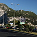 Auf der Abreise in La Línea de la Concepción - Rückblick nach Gibraltar. Gut zu erkennen ist die ziemlich grüne Westflanke des Felsens, aka "The Rock", "Upper Rock" ... 