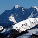 Deutschlands Höchster: die tief verschneite Zugspitze im Zoom