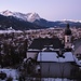 Dem Franziskanerkloster St. Anton zu Füßen liegt friedlich GAP, überragt vom weihnachtlich eingeschneiten Wetterstein.