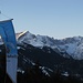Weiß-blauer Himmel an der Gamshütte mit Wetterstein-Panorama.