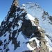 Zurück beim Sattel ca. 2500m: über Gendarm und "geputzter" Stufe der weitere NW-Grat und der Gipfel