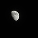 So sah der Mond bei schwarzem Himmel aus. Blau ist schöner?!
Aufnahmedatum 03.01.2012 17.13 Uhr
F=5,8/Bel.zeit: 1/100sec./ISO 80/Lichtwert -2/ Brennweite 150mm
Canon SX 30 IS Originalgröße 35-fach Zoom, mit Stativ 10sec. Selbstauslöser
